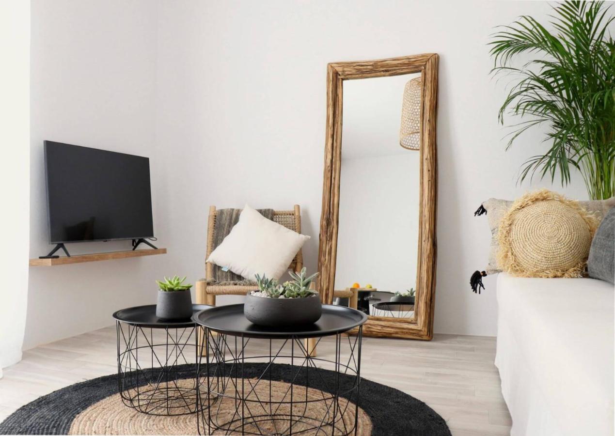 Beach Apartment Thalia With Hot Tub And Sea View Ájos Prokópios Eksteriør bilde