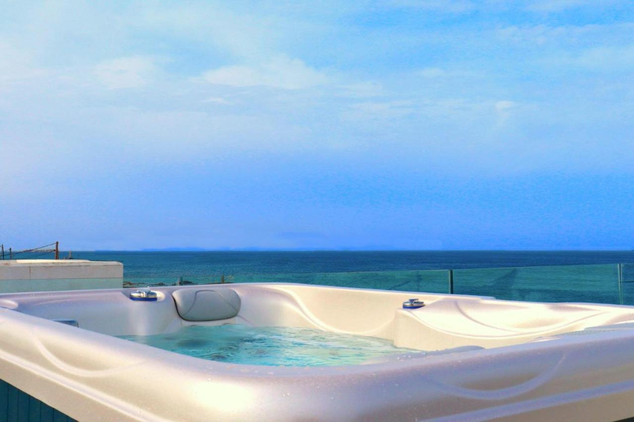 Beach Apartment Thalia With Hot Tub And Sea View Ájos Prokópios Eksteriør bilde